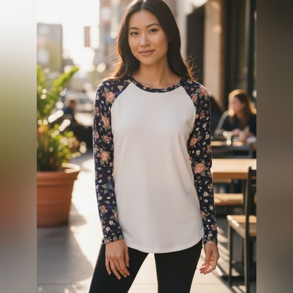 Matilda Jane Tops - Matilda Jane Women's Out Of The Park Navy Floral Ivory Tee Size‎ S